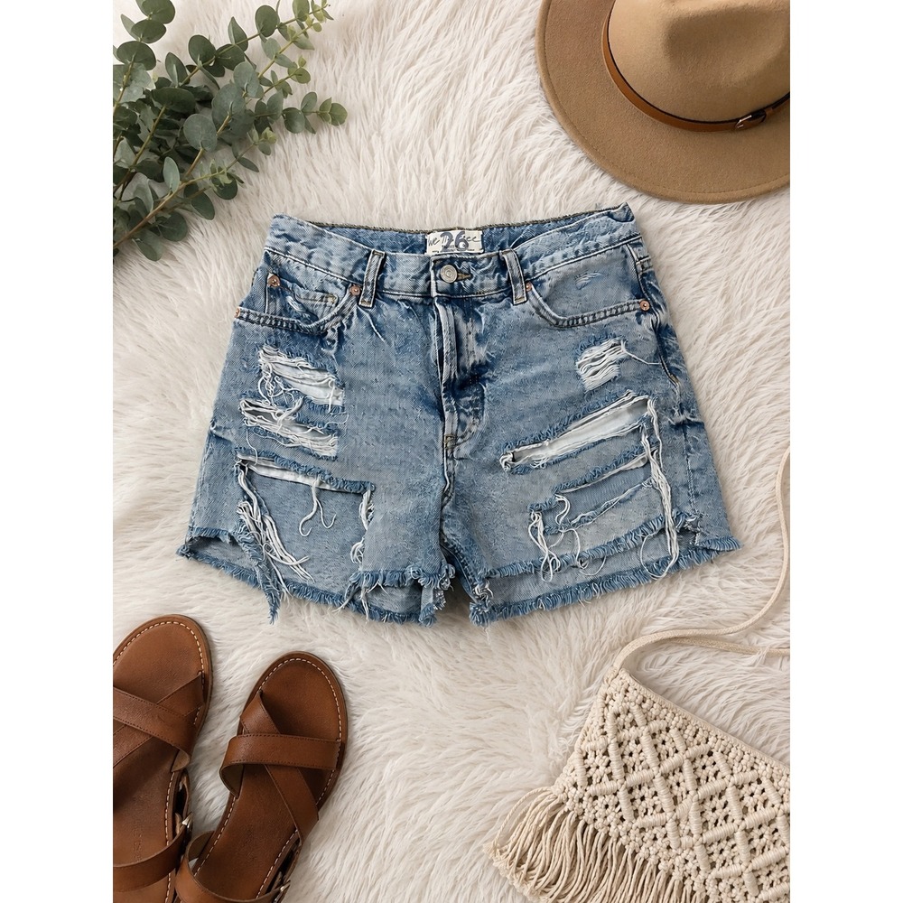 We The Free‎ People Distressed Denim Shorts Light Wash High Rise Raw Hem Size 26